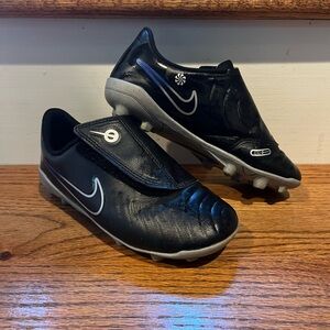 Nike Kids Black and Gray Sneakers